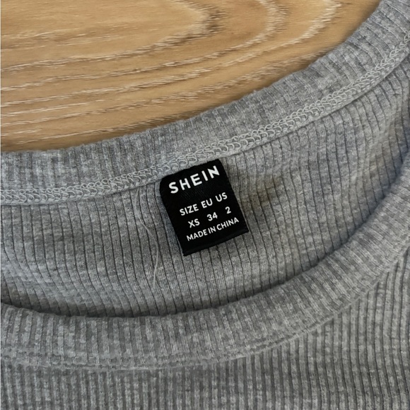CROPPED GREY RIBBED BABY TEE - Picture 2 of 2